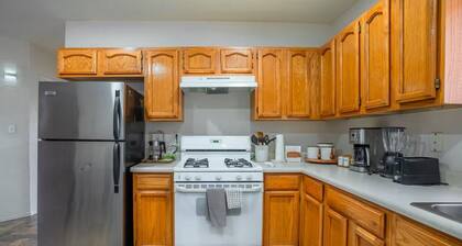 Charming & Cozy ~ 5★ Location ~ Backyard ~ Parking