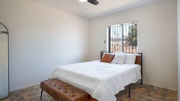 2 Schlafzimmer, Schreibtisch, Bügeleisen/Bügelbrett, kostenloses WLAN