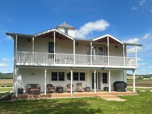 Exterior - Spacious 6-bedroom house in the hills of the Driftless Area (Richland Center)