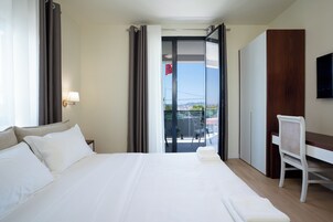 Caja de seguridad en la habitación y cortinas blackout 