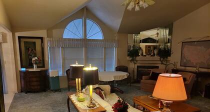 3-bedroom mobile home in charming Porterville with WiFi, AC