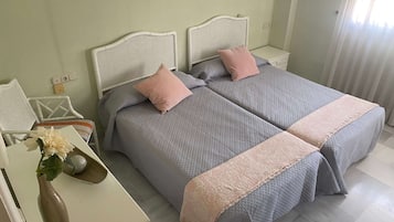 1 dormitorio, tabla de planchar con plancha, cuna de viaje y wifi gratis