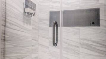 Hårføner og håndklær