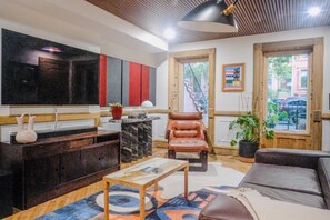 TV, DVD player, books, stereo