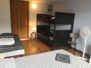 1 chambre, lit parapluie