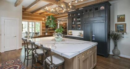 La Pearla Ranch Nashville, 7 bedroom, 8 bath, 9500 sf Log Mansion with pool