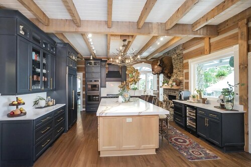 La Pearla Ranch Nashville, 7 bedroom, 8 bath, 9500 sf Log Mansion with pool