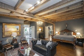 7 bedrooms, iron/ironing board, WiFi, bed sheets