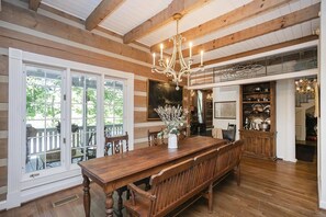 Dining - La Pearla Ranch Nashville, 7 bedroom, 8 bath, 9500 sf Log Mansion with pool (Kingston Springs)
