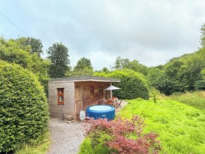 Exterior - Hot Tub Hideaway- The Nature’s Nook Retreat- Rural Carmarthen (Carmarthen)