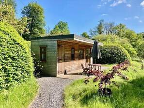 Exterior - Hot Tub Hideaway- The Nature’s Nook Retreat- Rural Carmarthen (Carmarthen)