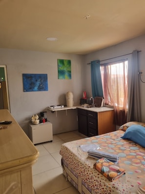 1 chambre, fer et planche à repasser, Wi-Fi, draps fournis