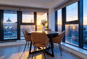 Dining - Lux Penthouse -1 | Terrace| Wi-Fi | Free Parking (Leeds)