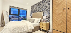 Bureau, fer et planche à repasser, Wi-Fi, draps fournis