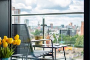 Dining - Lux Penthouse -1 | Terrace| Wi-Fi | Free Parking (Leeds)