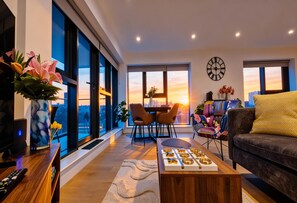 TV, stereo - Lux Penthouse -1 | Terrace| Wi-Fi | Free Parking (Leeds)