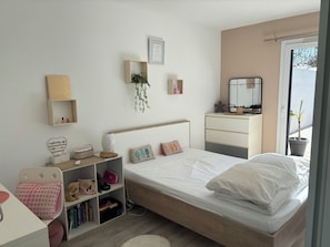 5 bedrooms, iron/ironing board, WiFi