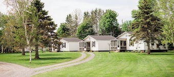 Gallant Cottage-PEI Charm, updated cottage with AC near Charlottetown. Waterview