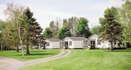 Gallant Cottage-PEI Charm, updated cottage with AC near Charlottetown. Waterview