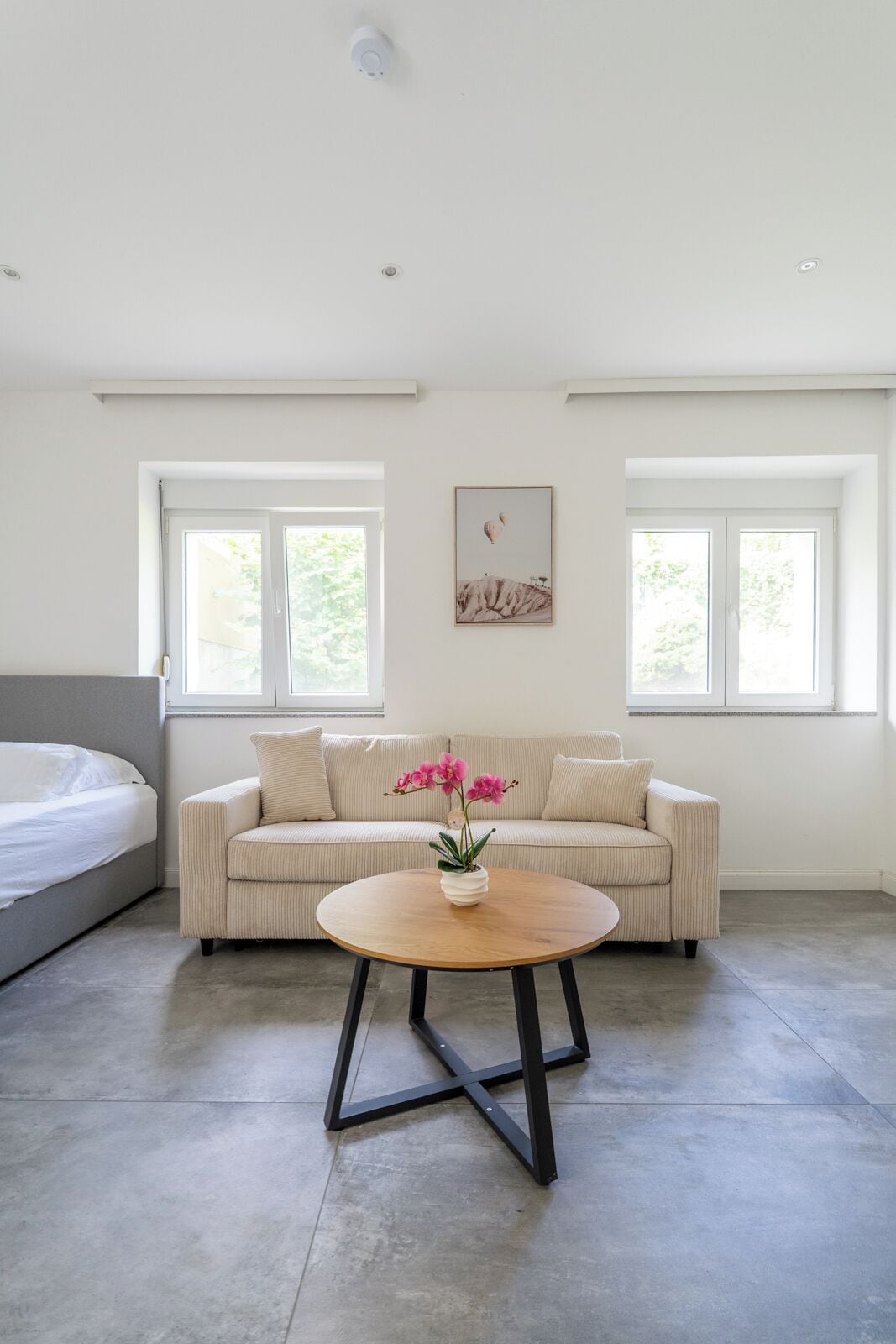 Familienapartment, Mehrere Betten, Haustiere gestattet, Gartenblick | Wohnbereich | Fußbodenheizung, Arbeitsbereiche