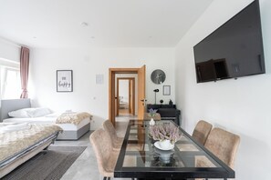Departamento Confort, varias camas, vista a la montaña | Servicio a la habitación