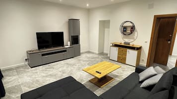 43-inch Smart TV with digital channels, Netflix, heated floors
