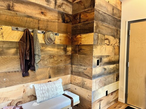 Revitalized Firehouse Retreat in Downtown Shelburne Falls. Walk to Everything!