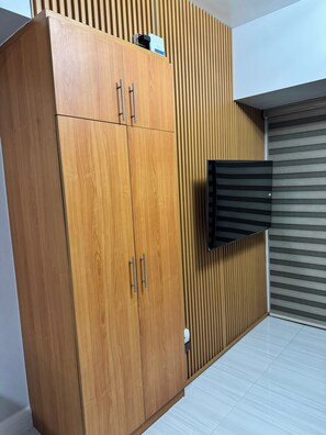 Interior - Studio Unit with Balcony in Manila (Manila)