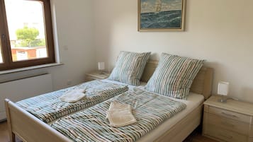 Iron/ironing board, WiFi, bed sheets