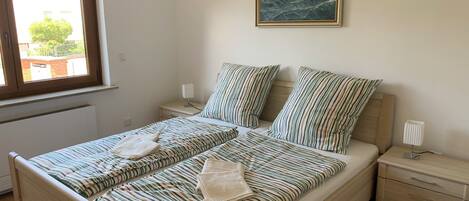 Iron/ironing board, WiFi, bed sheets