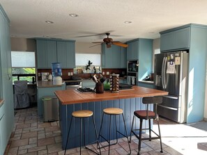 電子レンジ、コンロ、食器洗い機