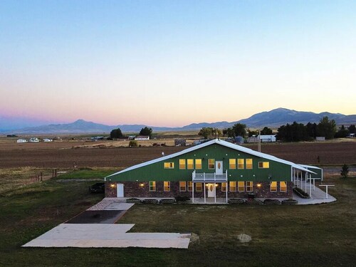 Reunion destination near Lava Hot Springs, many AMENITIES!