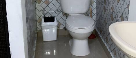 Toallas, jabón, papel de baño