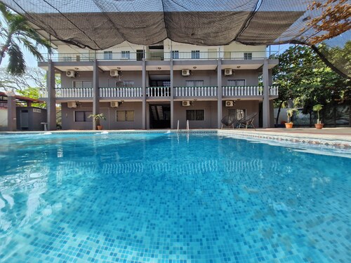 8 Beach Apartment with pool by Madrigera in La Libertad with WiFi, AC