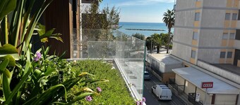 BLUESuite Brand new three-bedroom apartment 30m from the beach with terrace overlooking the sea and garage