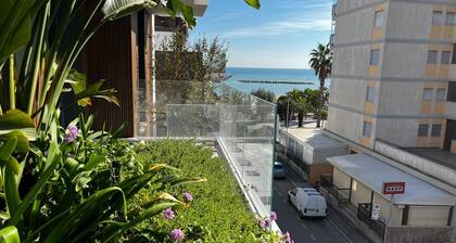 BLUESuite Brand new three-bedroom apartment 30m from the beach with terrace overlooking the sea and garage