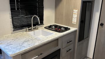 Fridge, microwave, stovetop, coffee/tea maker