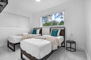 4 chambres, fer et planche à repasser, Wi-Fi, draps fournis
