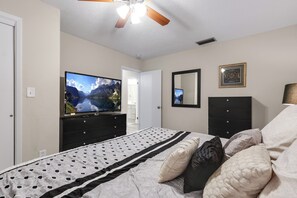 4 bedrooms, iron/ironing board, WiFi, bed sheets