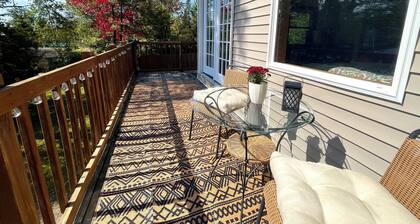 Stunning Mountain View Guest Suite with Private Entry and Balcony. No Kitchen