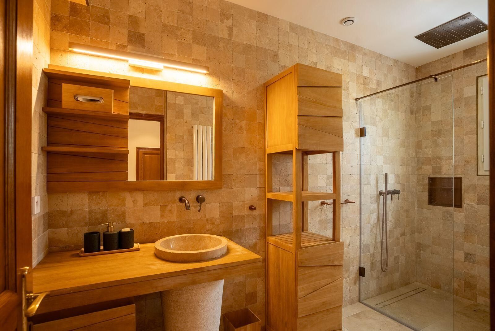 Shower, hair dryer, towels, toilet paper
