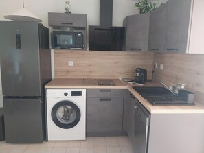 Micro-ondes, four, plaque de cuisson, lave-vaisselle