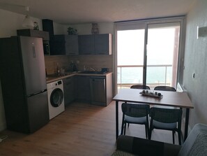 Microondas, horno, placa de cocina, lavavajillas