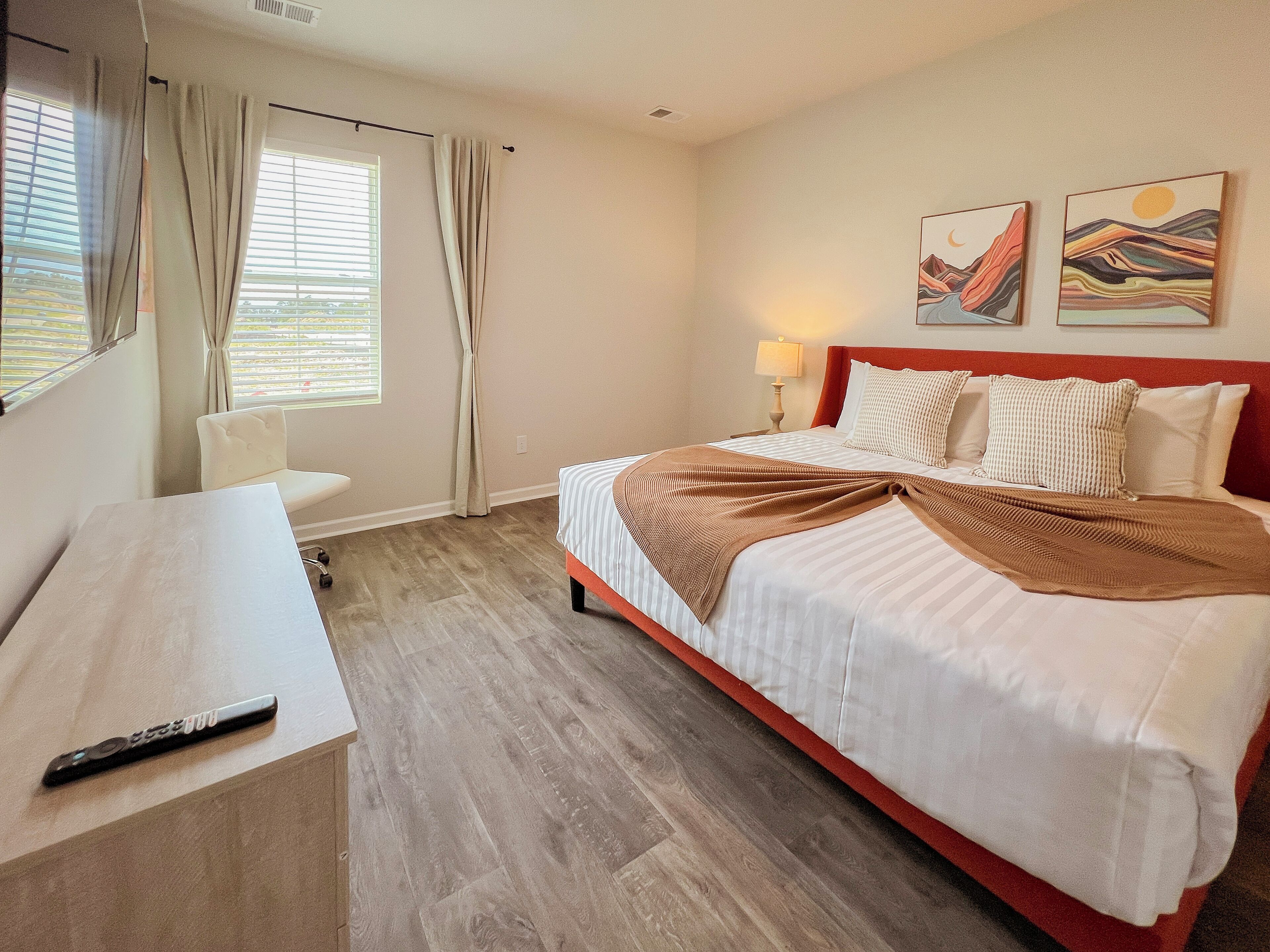 3 chambres, fer et planche à repasser, Wi-Fi, draps fournis