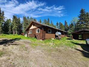 Exterior - Hannah's Hideaway: 3 Bedroom Rural Cabin (Copper Center)