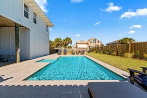 A heated pool - Newly Renovated! Heated Pool, Beach Gear, Pet Friendly, Gulf Views, Beach Access (Pensacola Beach)