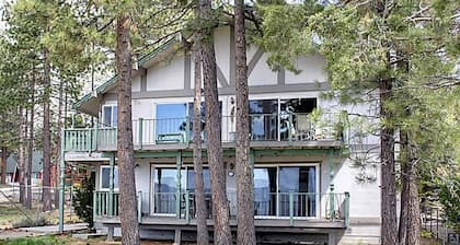Lakefront Chalet with Beautiful Views and Easy Walk to the Village