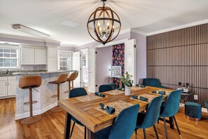 Dining - Only Private Garage in Downtown! Walk 2 Bars (Nashville)