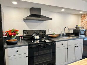 電子レンジ、オーブン、コンロ、食器洗い機