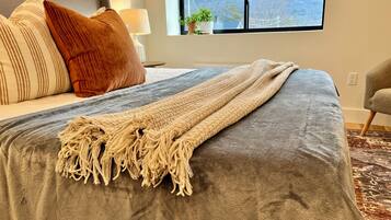 3 bedrooms, iron/ironing board, WiFi, bed sheets